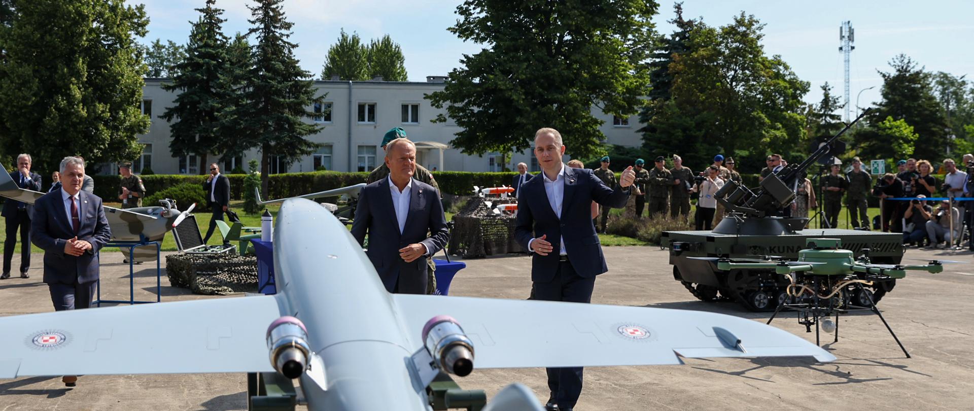 Wizyta Premiera Donalda Tuska w Instytucie Technicznym Wojsk Lotniczych