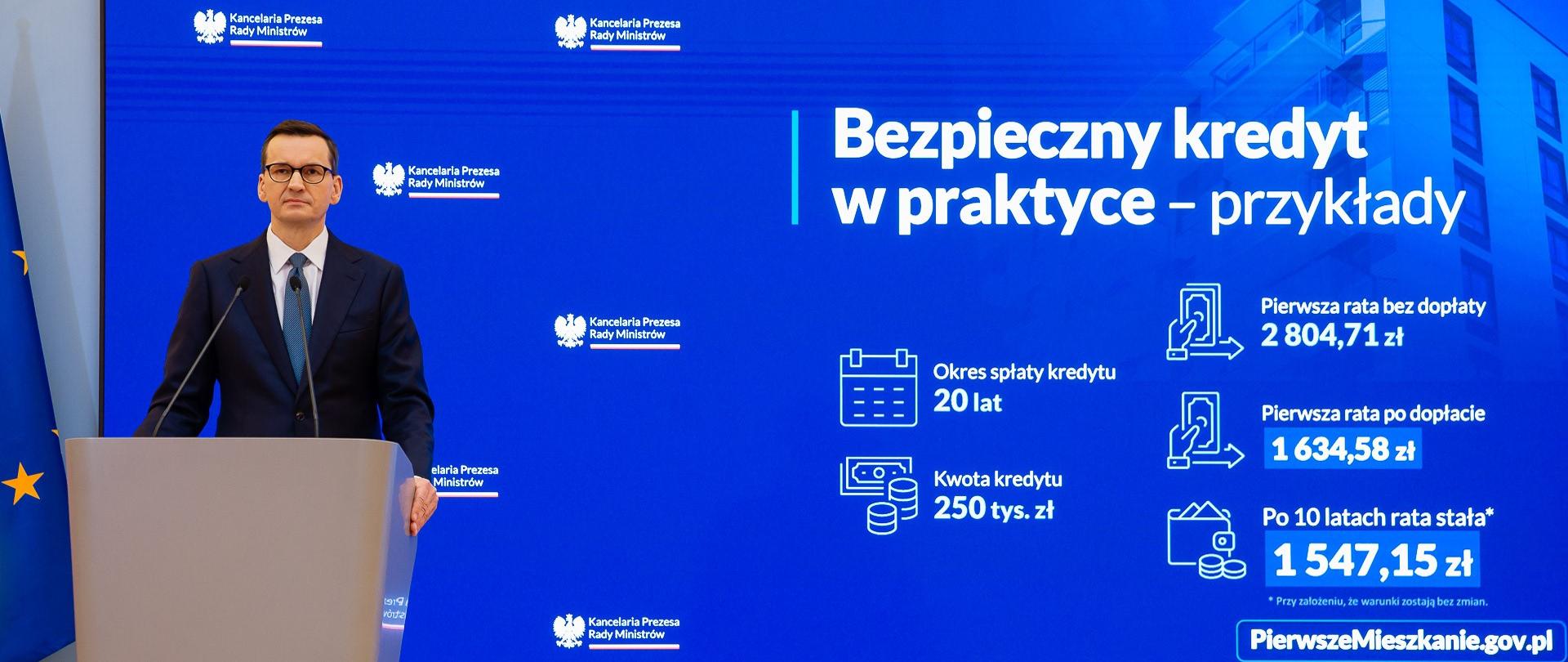 Premier podczas konferencji prasowej.