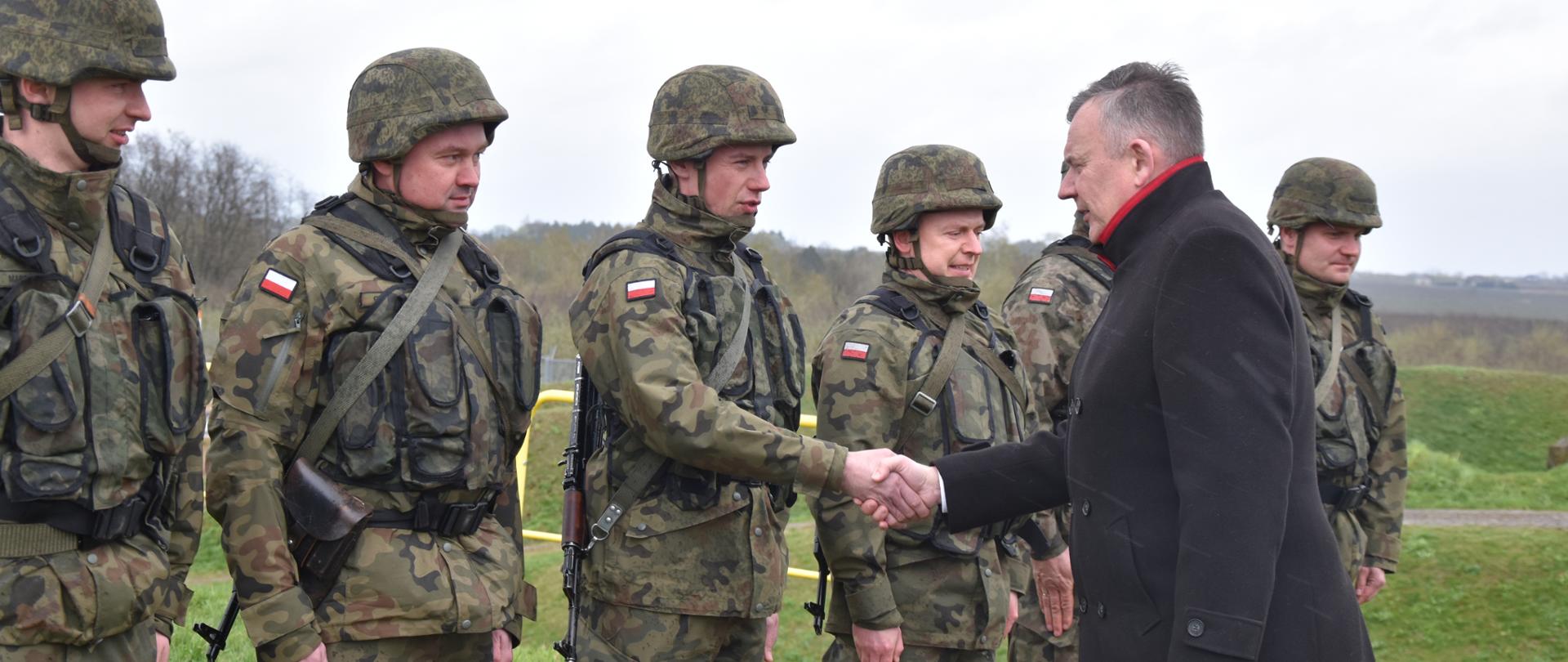 Paweł Bejda, sekretarz stanu w MON spotkał się z kadrą dowódczą i żołnierzami 3 Sandomierskiego Batalionu Radiotechnicznego.