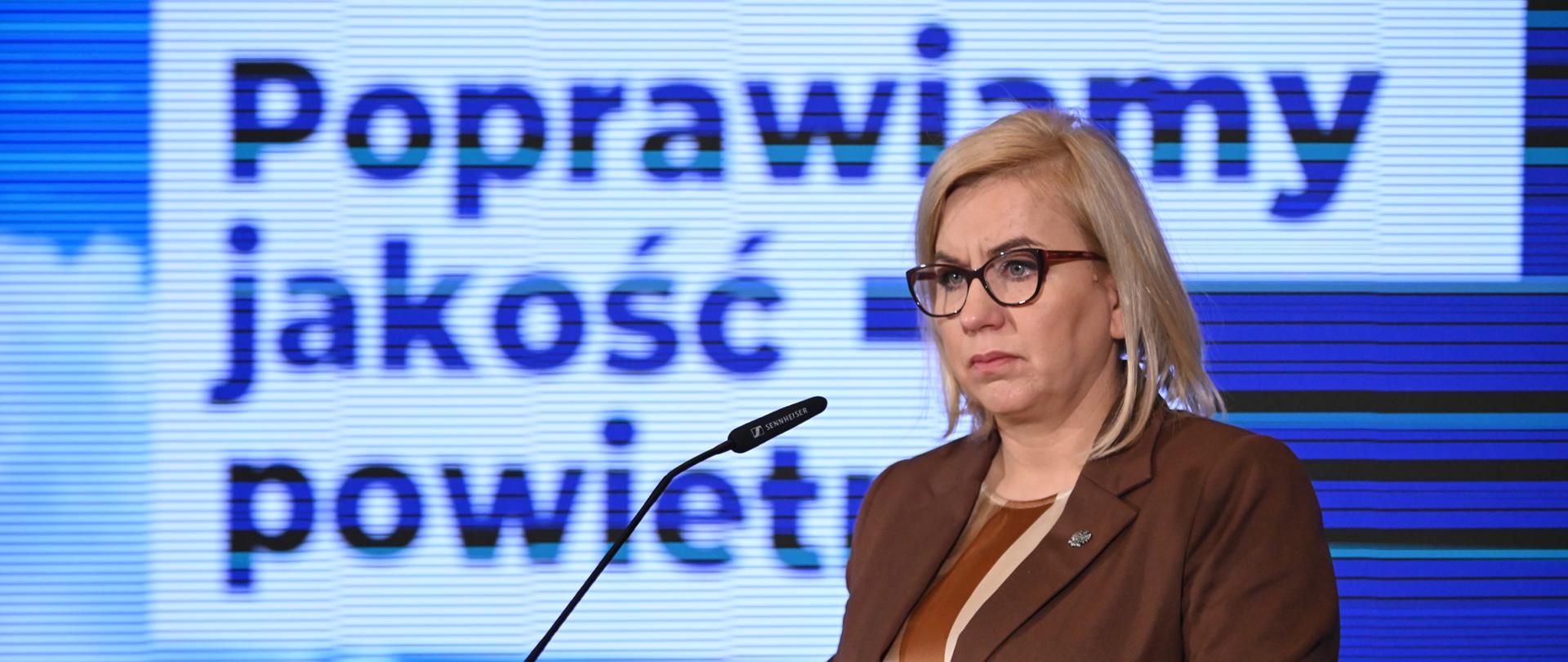 Ministra klimatu i środowiska Paulina Hennig-Kloska w trakcie konferencji prasowej