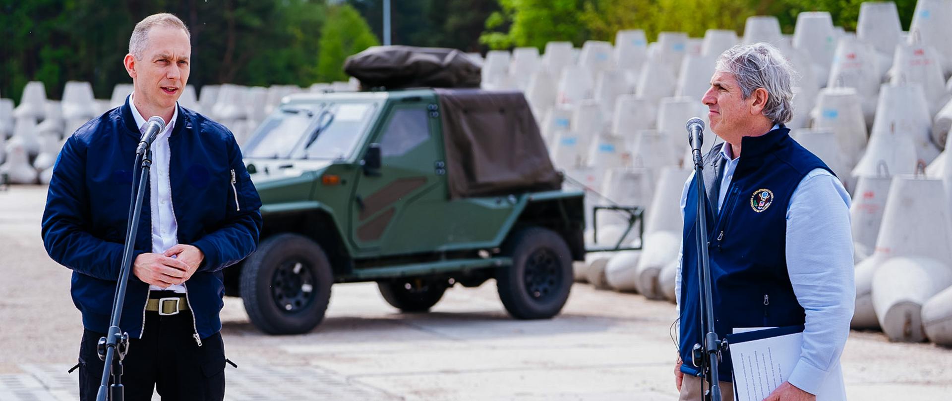 12 maja 2026 r. sekretarz stanu w Ministerstwie Obrony Narodowej Cezary Tomczyk wraz z delegacją Stanów Zjednoczonych, której przewodniczył Podsekretarz Stanu ds. kontroli zbrojeń i bezpieczeństwa międzynarodowego Thomas G. DiNanno, wizytował obszar realizacji programu „Tarcza Wschód” w województwie podlaskim. W spotkaniu uczestniczył również Ambasador Stanów Zjednoczonych w Polsce Tom Rose.