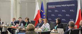 Umowa Partnerstwa – negocjacje z Komisją Europejską, uczestnicy na sali obrad