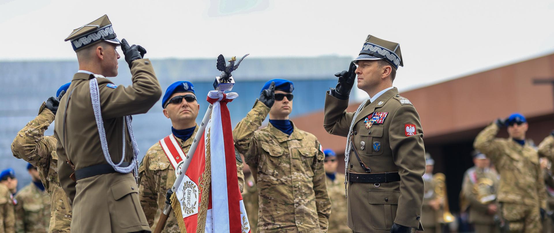 15 czerwca 2026 r. w Muzeum Wojska Polskiego w Warszawie Władysław Kosiniak-Kamysz, wicepremier - minister obrony narodowej wziął udział w uroczystości przekazania obowiązków na stanowisku Dowódcy Komponentu Wojsk Obrony Cyberprzestrzeni pomiędzy gen. dyw. Karolem Molendą a gen. bryg. Mariuszem Chmielewskim. Fot. Krzysztof Niedziela/MON
