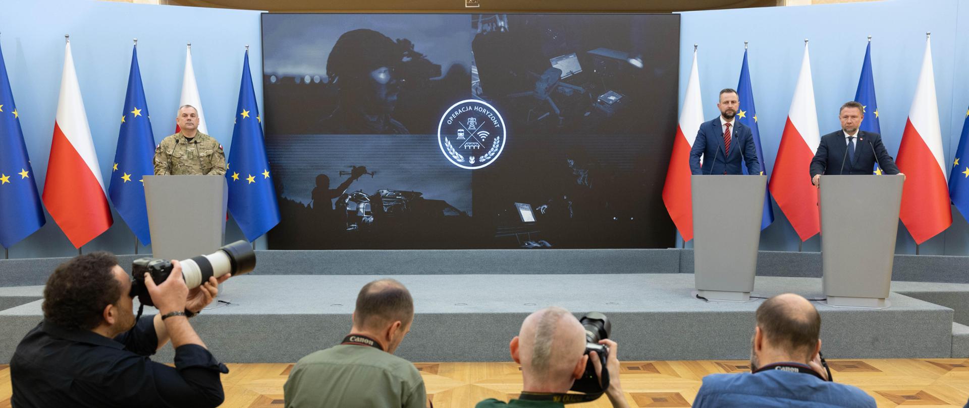 2025.11.19 Warszawa KPRM Konferencja prasowa Ministra Marcina Kietrwinskiego, Wladysława Kosiniaka Kamysza i generala Wieslawa KukulyFot. Stefan Maszewski
