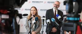 Na zdjęciu minister funduszy i polityki regionalnej Katarzyna Pełczyńska-Nałęcz odpowiada na pytania dziennikarzy
