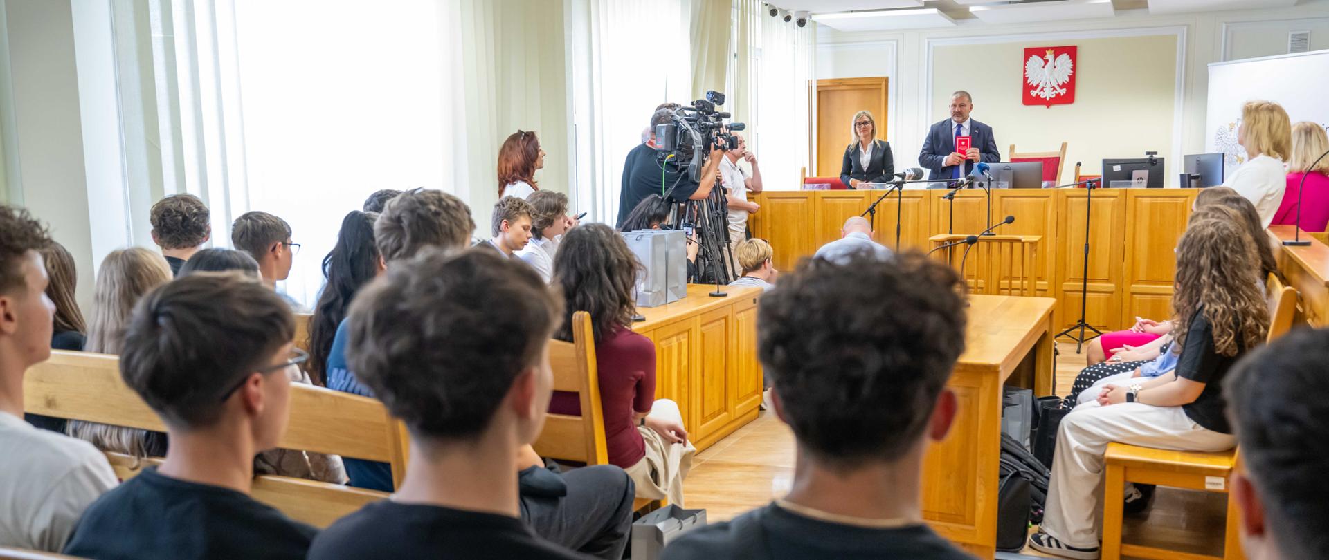 Minister sprawiedliwości poprowadził lekcję praworządności dla rzeszowskich licealistów