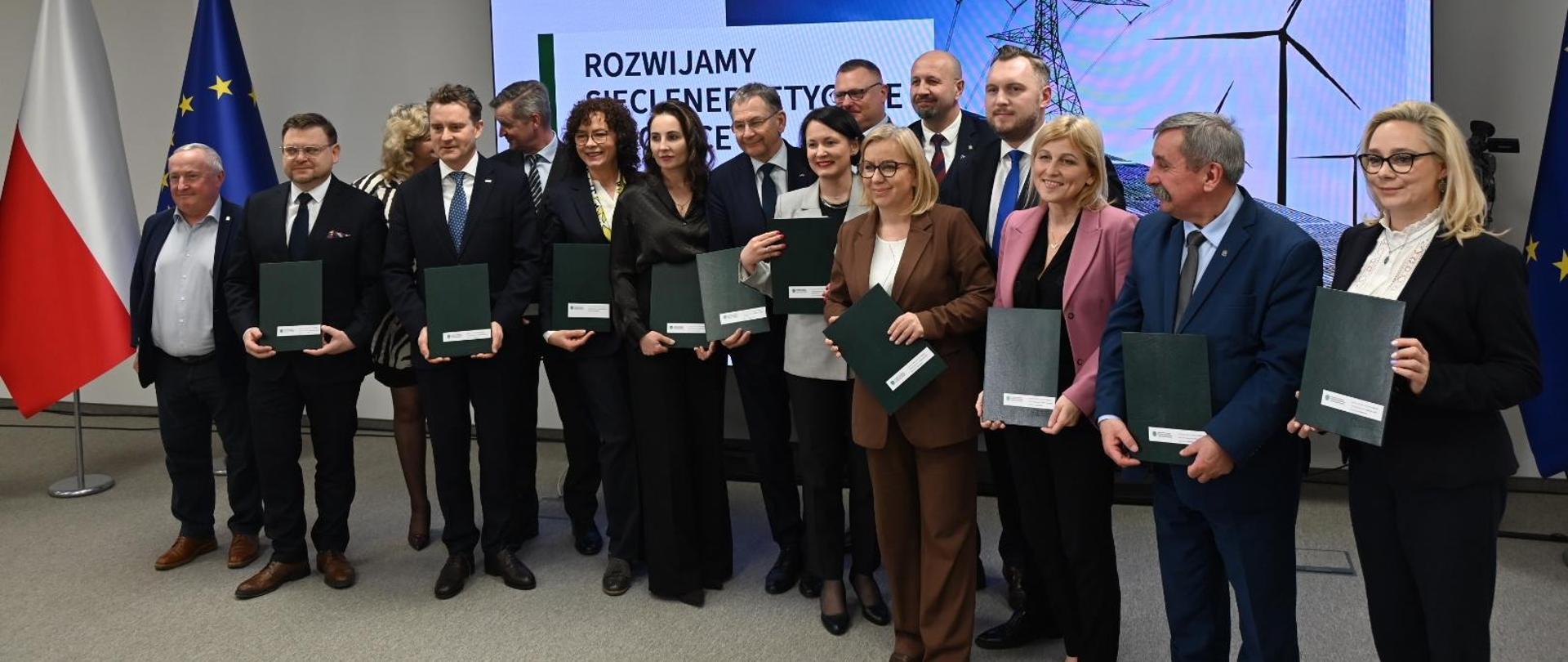Podpisanie umów NFOŚiGW z PGE Dystrybucja na dotację z Krajowego Planu Odbudowy o wartości 1,4 mld zł z na modernizację i budowę sieci elektroenergetycznych