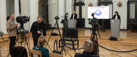 Na zdj. minister Katarzyna Kacperczyk i dyrektor Mateusz Oczkowski na konferencji dotyczącej projektu listy leków refundowanych.