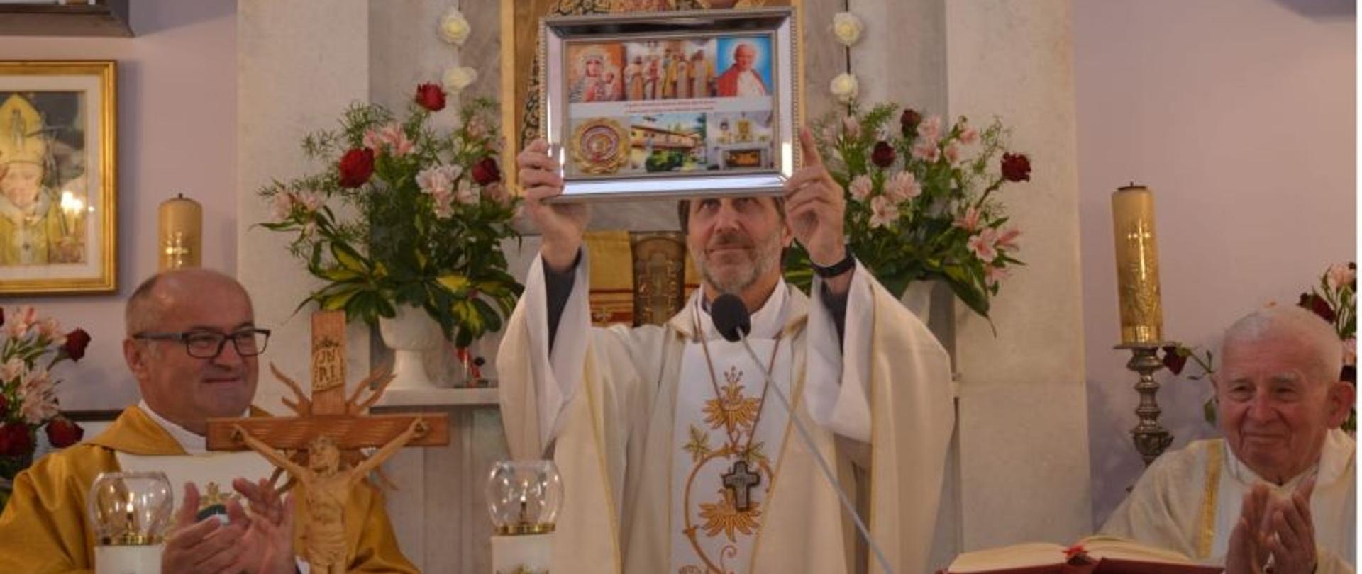 Mszę odprawił biskup Martin Fassi, a listy z pozdrowieniami przesłali papież Franciszek i biskup Stanisław Dziwisz. 