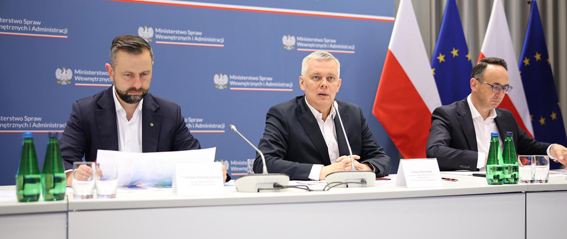 Na zdjęciu minister Tomasz Siemoniak, minister Władysław Kosiniak-Kamysz i minister Dariusz Klimczak