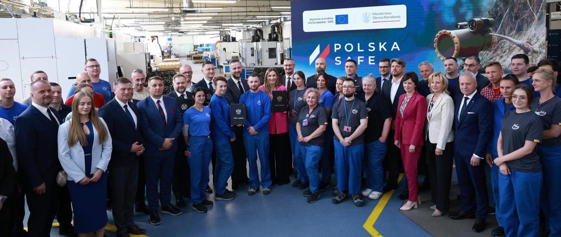 29 maja 2026 roku na terenie Bydgoskich Zakładów Elektromechanicznych „BELMA” S.A., w obecności wicepremiera, ministra obrony narodowej Władysława Kosiniaka-Kamysza, pełnomocnik rządu ds. Instrumentu na rzecz Zwiększenia Bezpieczeństwa Europy Magdaleny Sobkowiak-Czarneckiej, został zawarty pakiet umów na dostawę nowoczesnych środków bojowych oraz systemów inżynieryjnych dla Sił Zbrojnych RP w ramach programu SAFE.