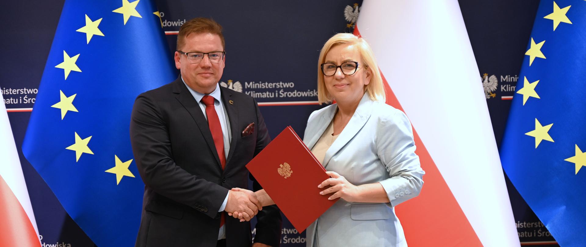 Ministra Paulina Hennig-Kloska wręczyła Sławomirowi Ćwikowi powołanie z dniem 5 września 2026 r. na stanowisko wiceministra klimatu i środowiska. 
