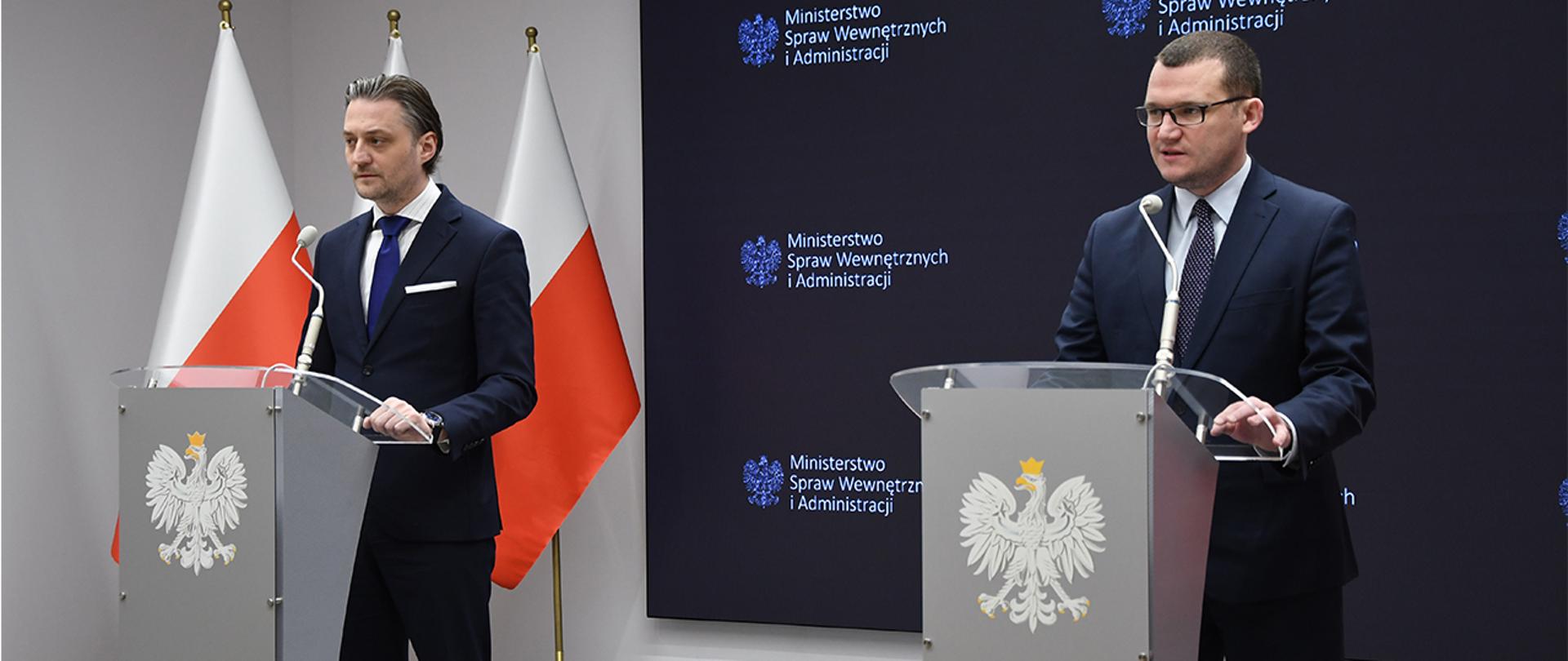 Briefing wiceministrów Pawła Szefernakera i Bartosza Grodeckiego