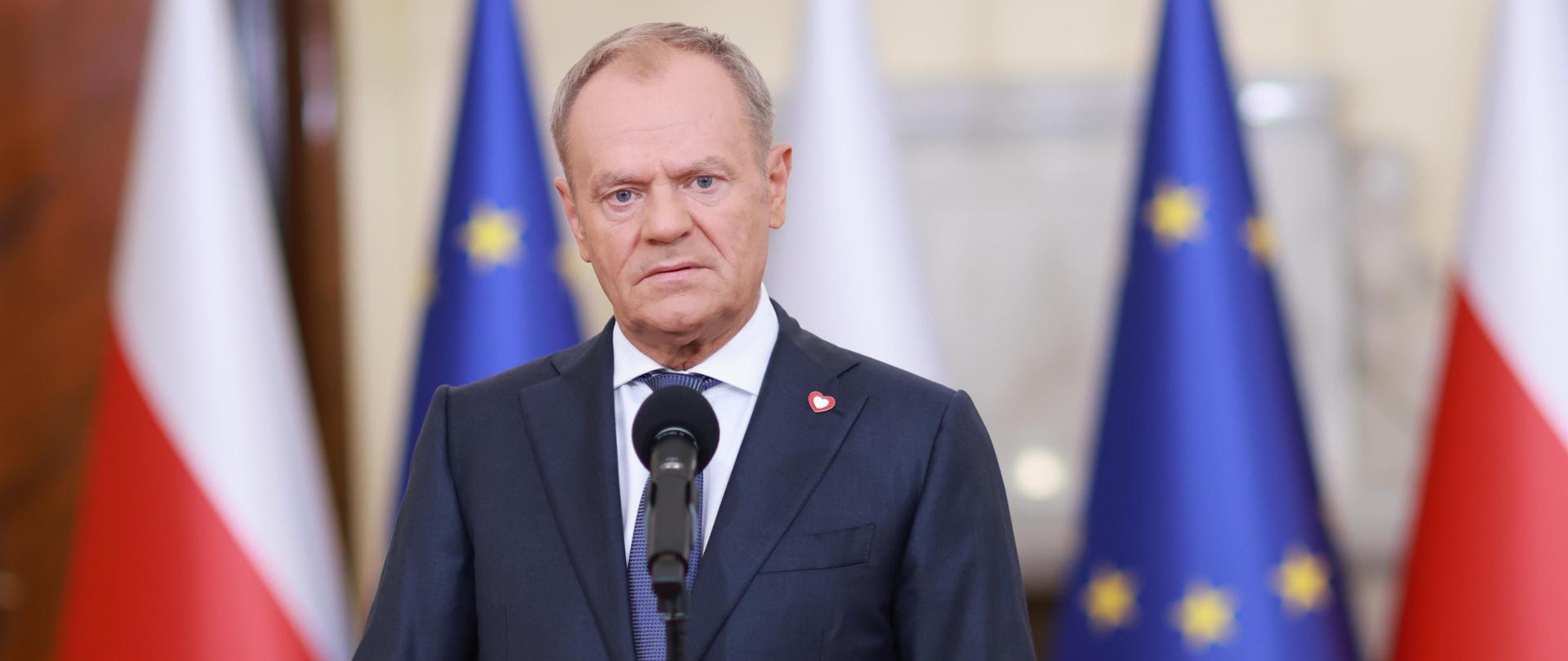 Premier Donald Tusk podczas oświadczenia dla mediów w KPRM.