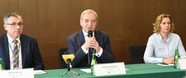 minister środowiska Henryk Kowalczyk, p.o. Prezesa Zarządu NFOŚiGW, Marek Ryszka, zastępca prezesa NFOŚiGW Anna Mańk