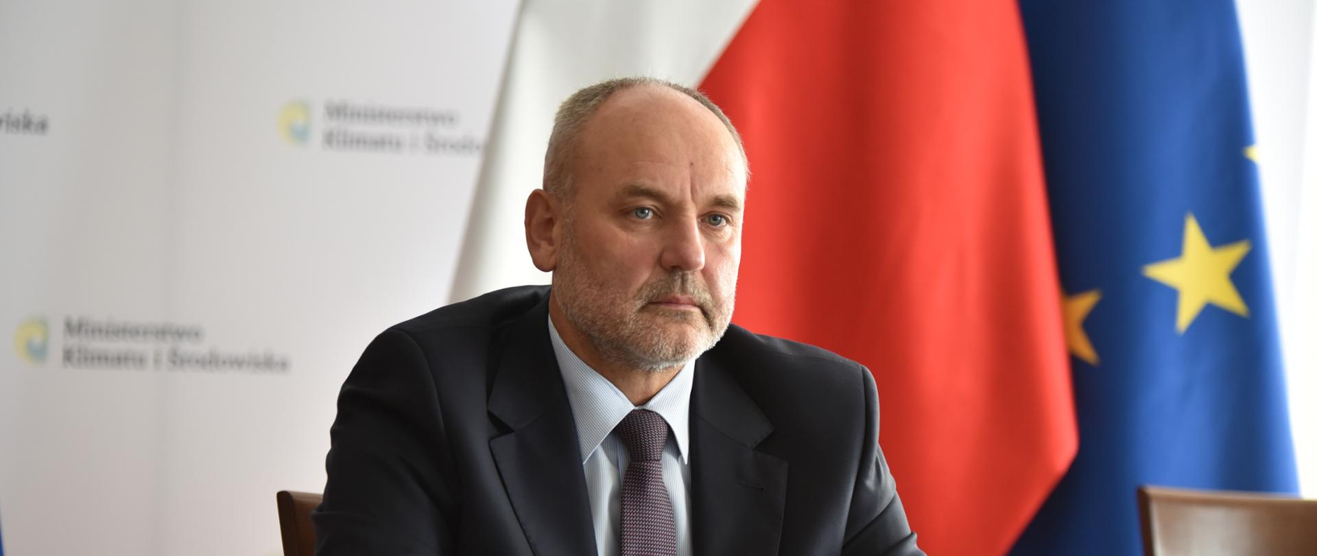Wiceminister klimatu i środowiska Piotr Dziadzio podczas kongresu DISE