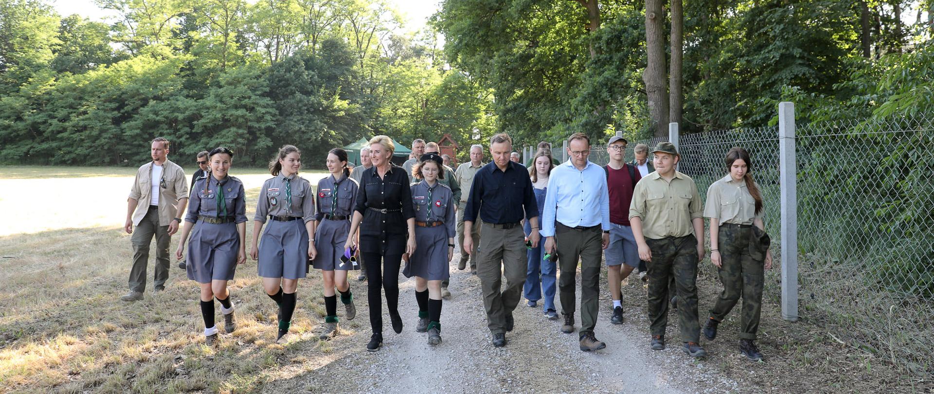 Wiceminister Siarka z Parą Prezydencką na akcji „sprzątaMY”