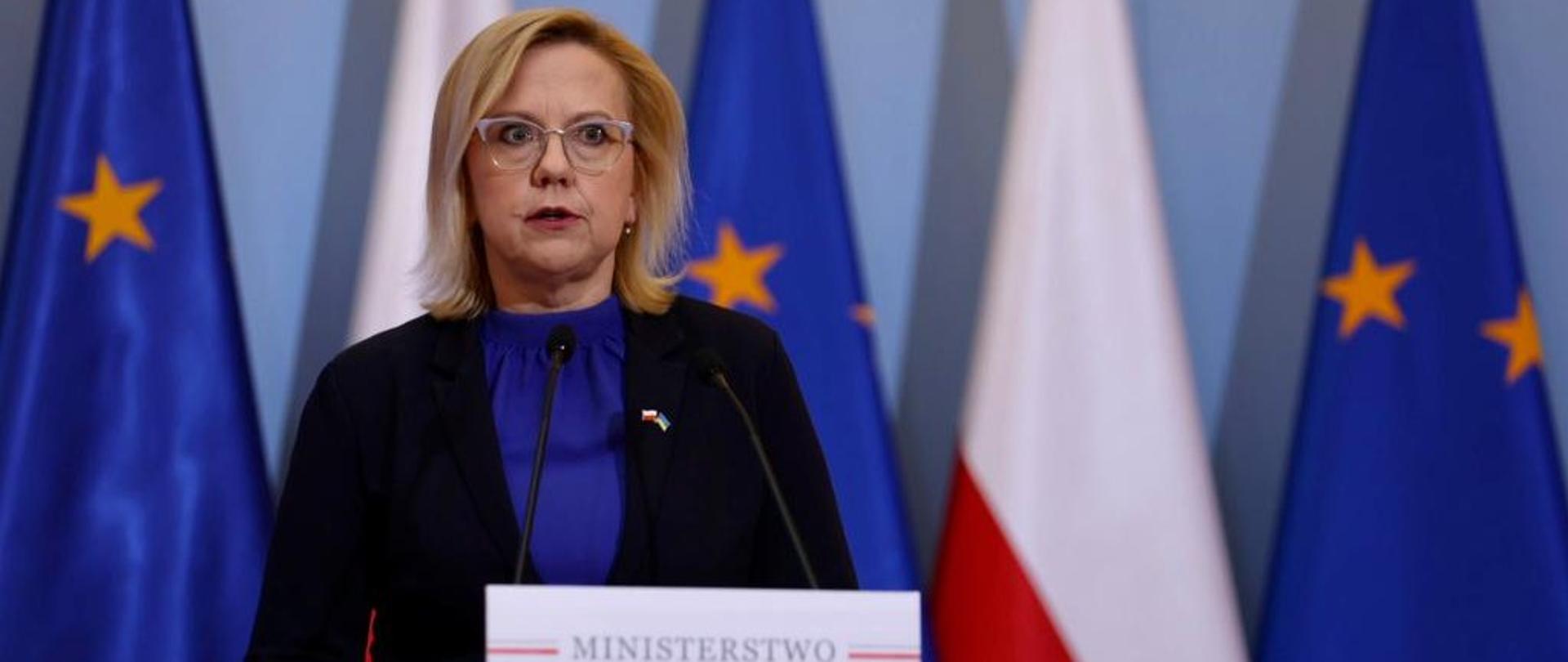 Minister Anna Moskwa podczas konferencji prasowej w KPRM