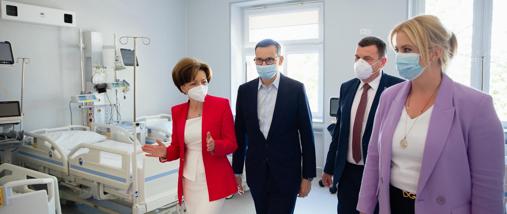 premier zwiedza salę szpitalną