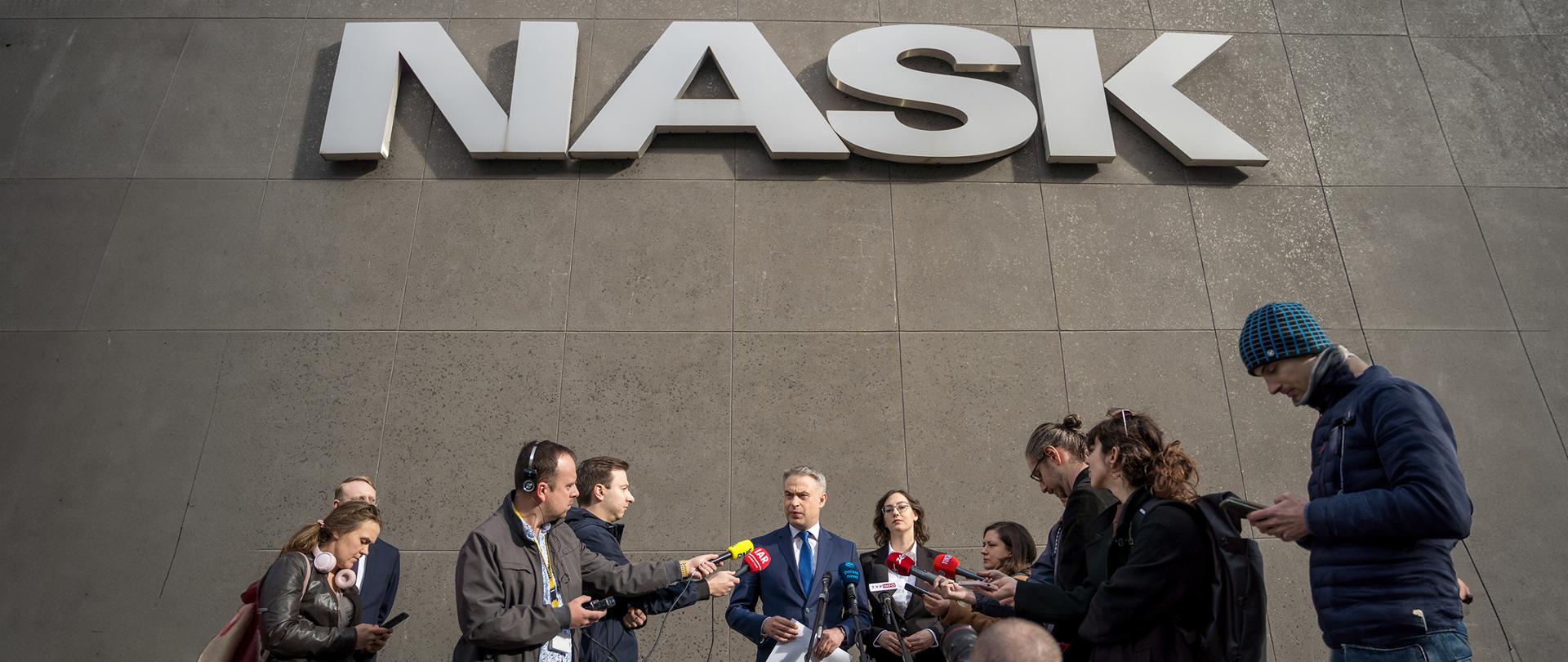 Nowe podejście do walki z dezinformacją 