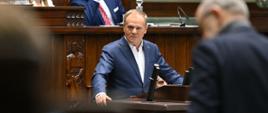 Premier na mównicy sejmowej