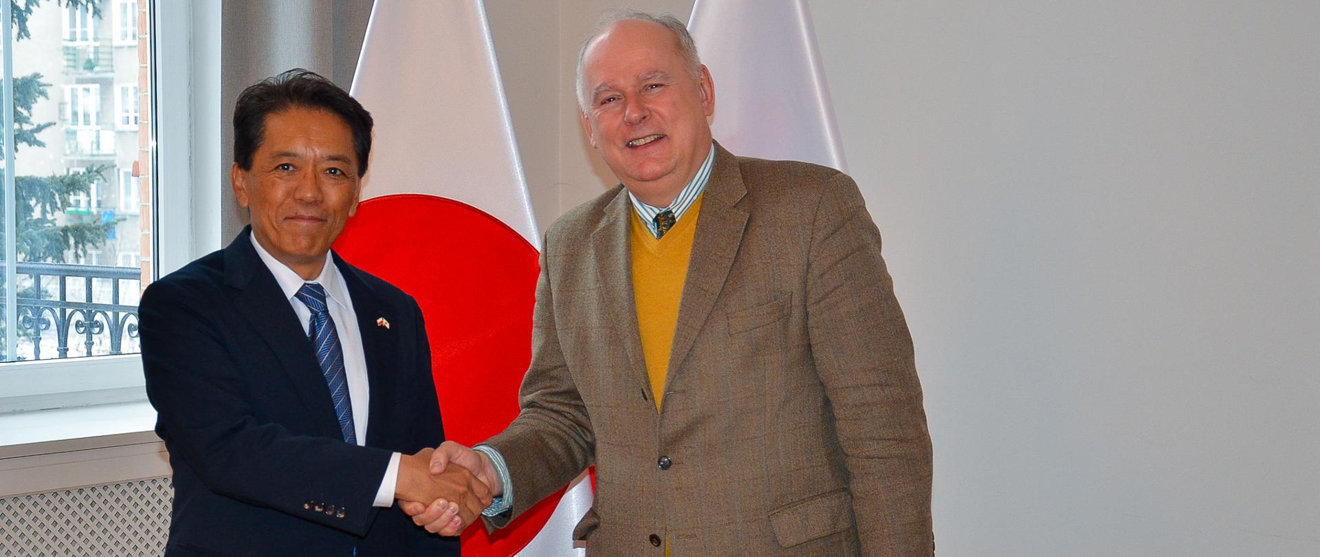 10 lutego br. sekretarz stanu w MON Paweł Zalewski spotkał się w Warszawie z wiceministrem obrony Japonii, panem Miyazaki Masahisa, składającym kilkudniową wizytę w Polsce. 
