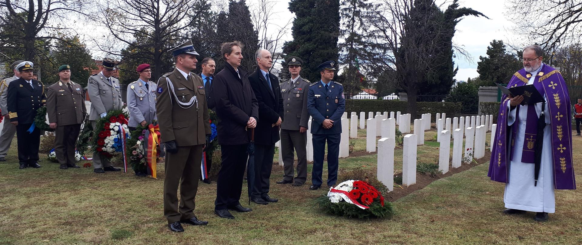 Wieńce na polskich grobach w Belgradzie