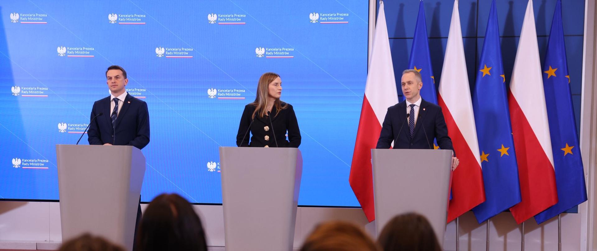 Konferencja prasowa Rzecznika Rządu A. Szłapki, Wiceministra Obrony Narodowej C. Tomczyka oraz Pełnomocnik Rządu M. Sobkowiak-Czarneckiej.