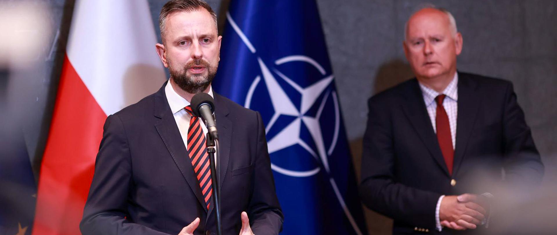 24 czerwca 2025 r. w 1. Bazie Lotnictwa Transportowego w Warszawie odbyła się konferencja prasowa Władysława Kosiniaka-Kamysza wicepremiera-ministra obrony narodowej przed wylotem do Hagi, gdzie szef MON weźmie udział w Szczycie NATO. Fot. Krzysztof Niedziela/MON