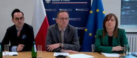 Wiceminister klimatu i środowiska Edward Siarka podczas wideokonferencji z Ionut Sorin Banciu, sekretarzem stanu w Ministerstwie Środowiska, Wód i Lasów Rumunii.