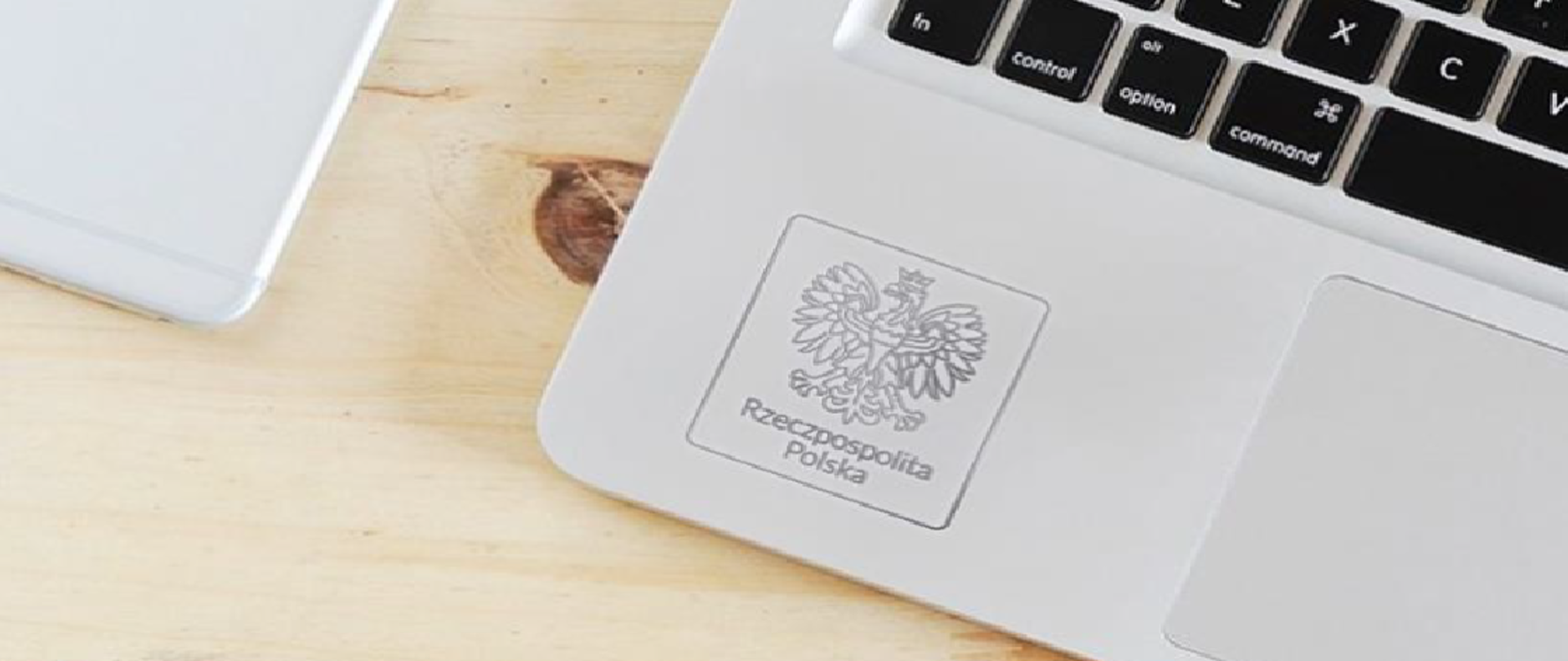 Zabezpieczamy przed nielegalną sprzedażą laptopy, które trafią do czwartoklasistów 