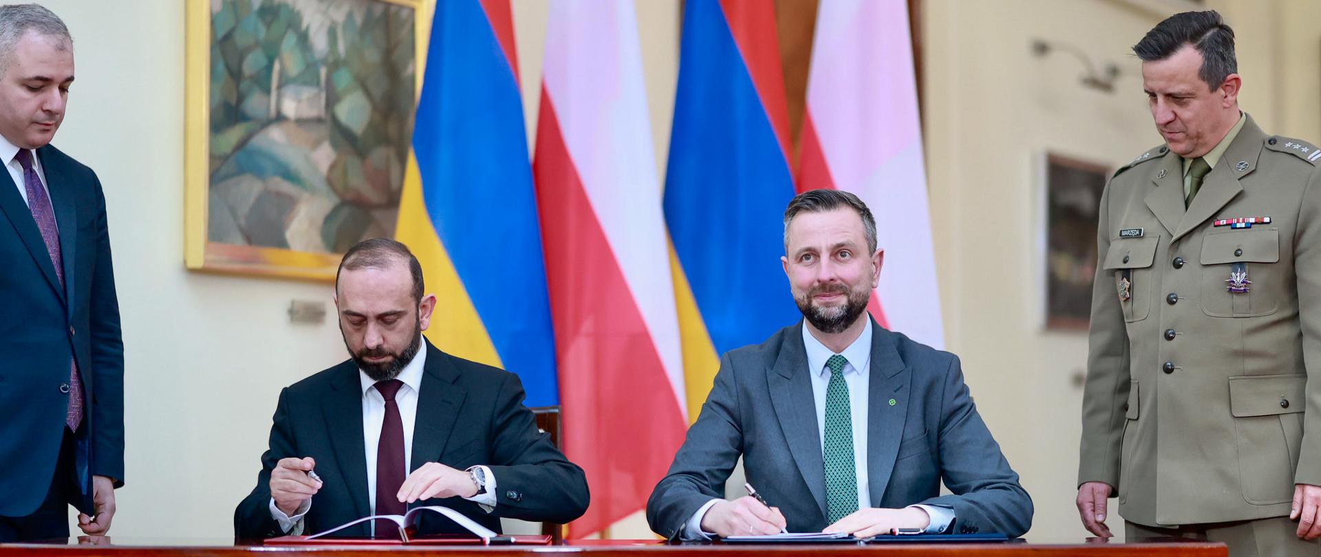 26 lutego 2026 roku w Warszawie odbyło się spotkanie premiera Donalda Tuska z premierem Republiki Armenii Nikolem Paszynianem, w trakcie którego podpisana została umowa między Ministrem Obrony Narodowej Rzeczypospolitej Polskiej a Ministerstwem Obrony Republiki Armenii o współpracy wojskowo-technicznej. Umowę podpisał wicepremier Władysław Kosiniak-Kamysz.
