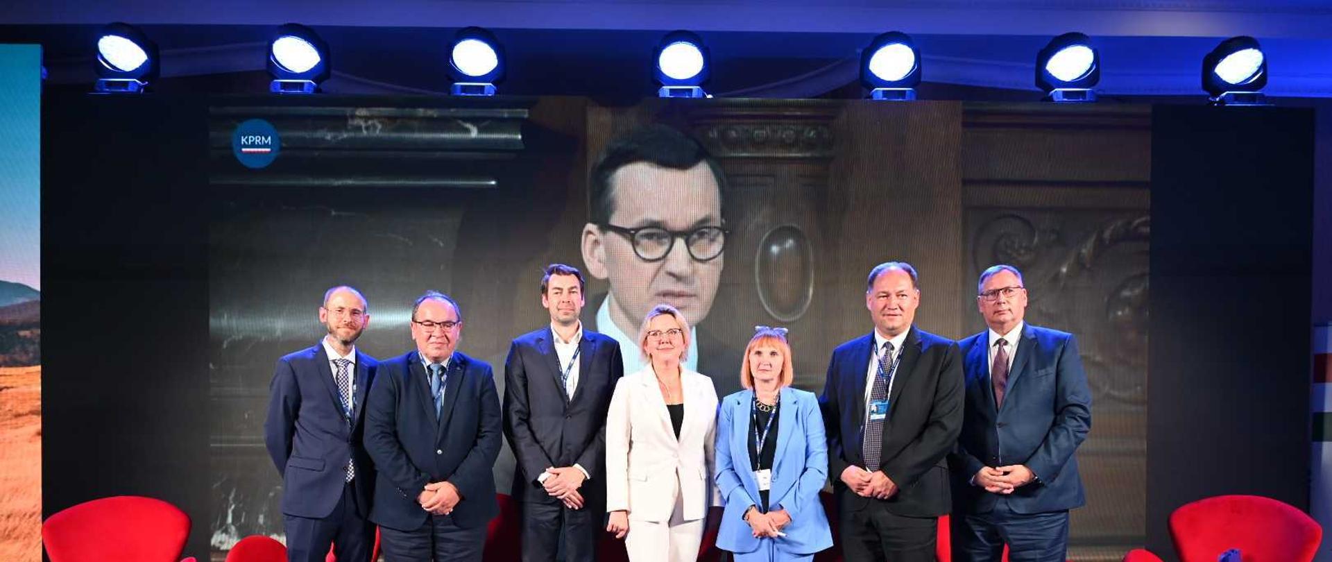 uczestnicy Forum Ekonomicznego w Karpaczu, wśród nich minister Anna Moskwa