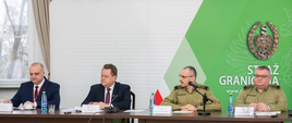 Minister Jarosław Zieliński podczas odprawy roczna Straży Granicznej
