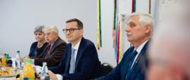 Wizyta premiera Mateusza Morawieckiego w Klubie Senior+ w gminie Świercze