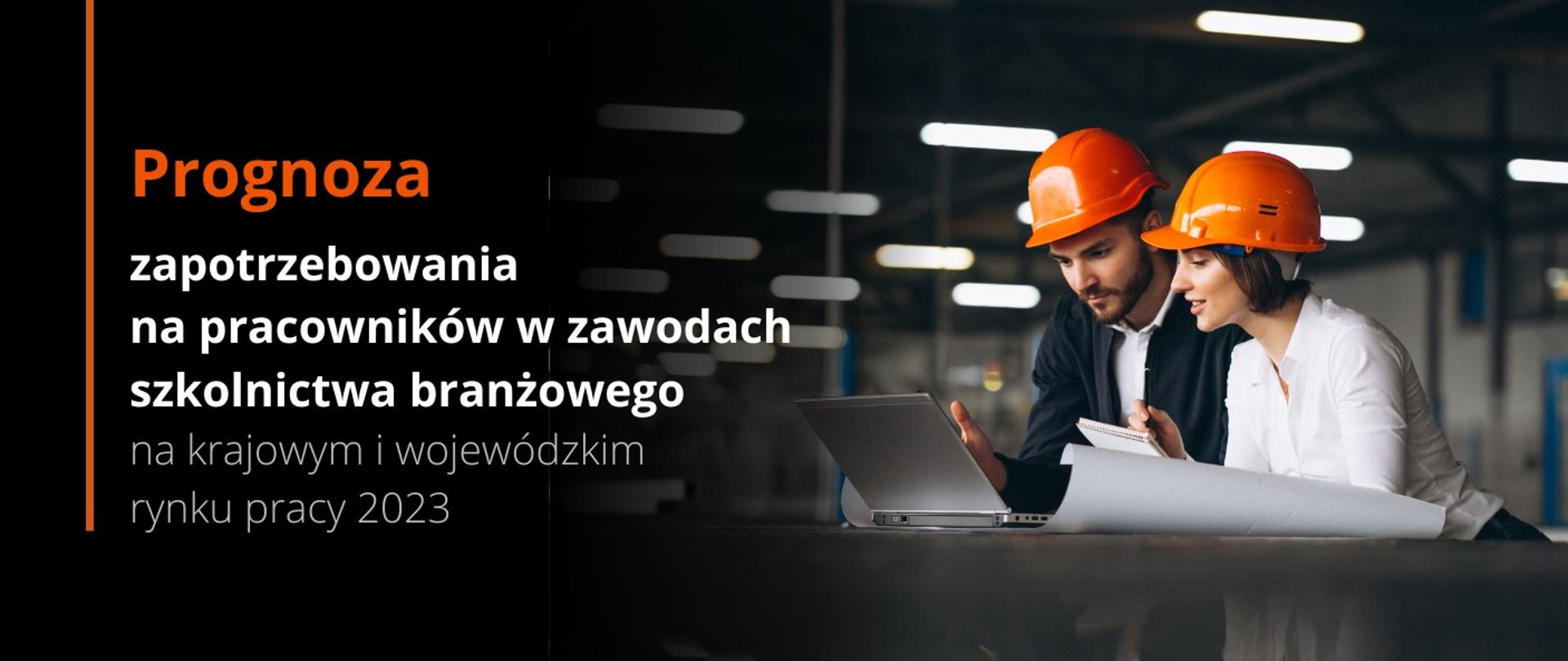 Grafika - na czarnym tle dwie osoby w pomarańczowych kaskach nachylają się nad laptopem, obok napis Prognoza zapotrzebowania na pracowników w zawodach szkolnictwa branżowego na krajowym i wojewódzkim rynku pracy 2023.
