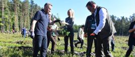 Uczestnicy akcji #sadziMY.