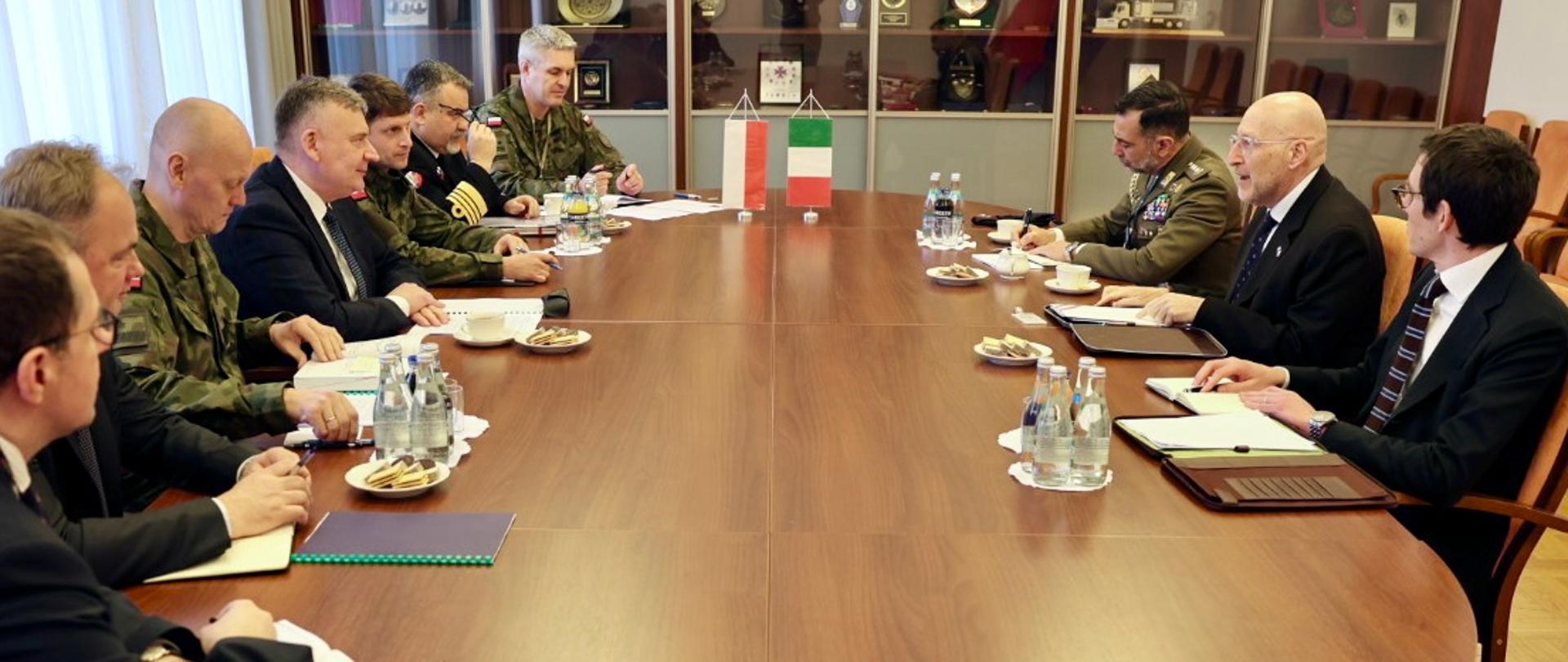 Spotkanie Sekretarza Stanu w MON Pawła Bejdy z Ambasadorem Włoch Lucą Franchettim
