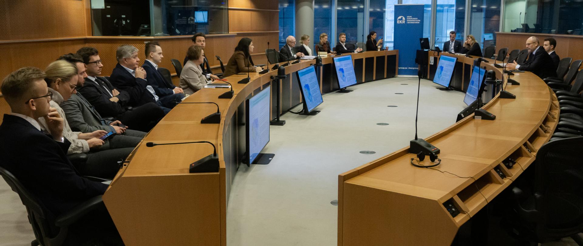 Wiceminister Piotr Dziadzio na spotkaniu z polskimi europarlamentarzystami