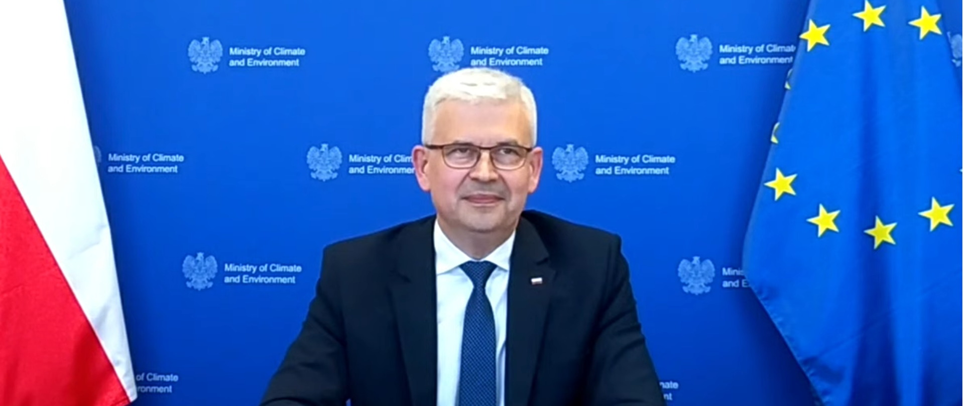 Wiceminister klimatu i środowiska Ireneusz Zyska podczas wirtualnym rozdaniu nagród laureatom konkursu "Szkoła z Klimatem"