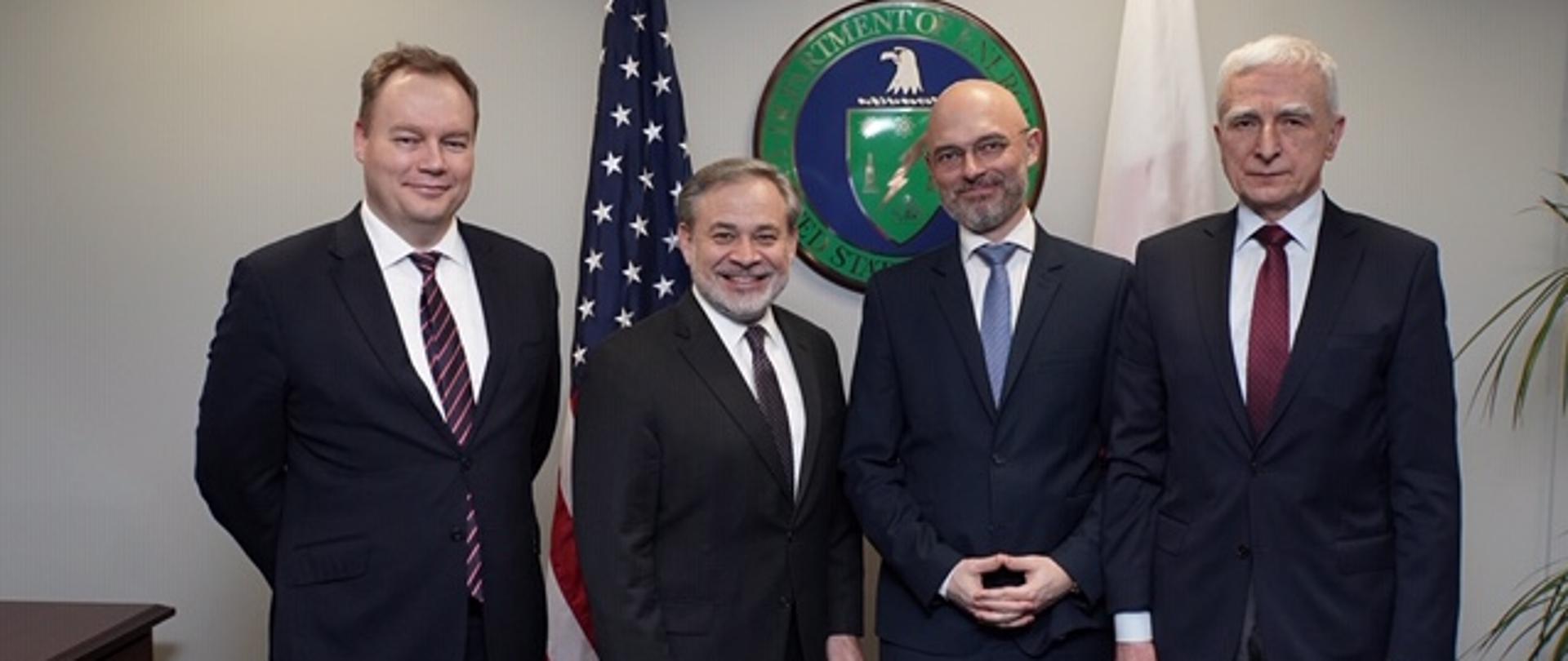 Minister klimatu Michał Kurtyka i pełnomocnik rządu ds. strategicznej infrastruktury energetycznej Piotr Naimski podczas polsko-amerykańskiego dialogu strategicznego w dziedzinie energii 
