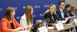 Fundusze społeczne na pomoc, mieszkalnictwo i edukację 
