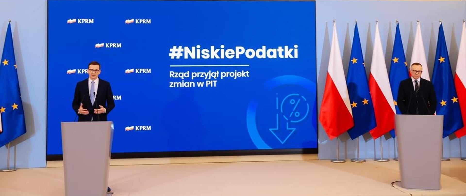 Premier Mateusz Morawiecki i wiceminister finansów Artur Soboń