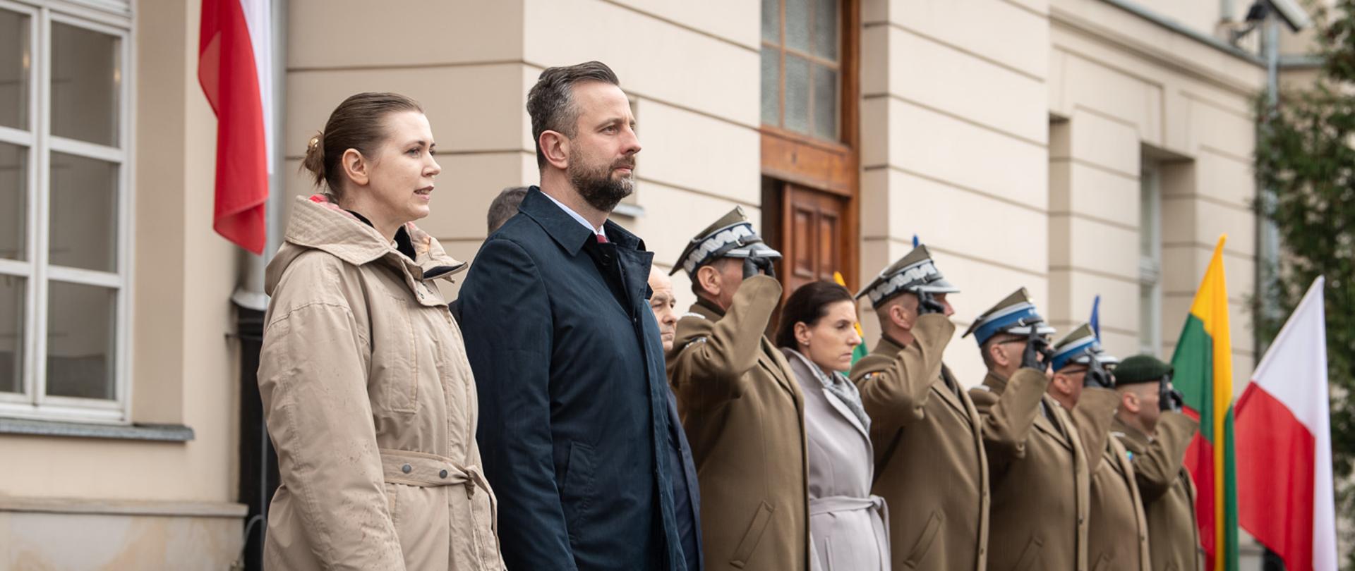13 marca br., w Warszawie, Władysław Kosiniak-Kamysz, wicepremier, minister obrony narodowej spotkał się z minister obrony Litwy Dovilė Šakalienė. Przedmiotem rozmów było omówienie aktualnej sytuacji bezpieczeństwa w regionie i w skali globalnej, ze szczególnym uwzględnieniem rosyjskiej agresji na Ukrainę i perspektyw zakończenia konfliktu zbrojnego. 