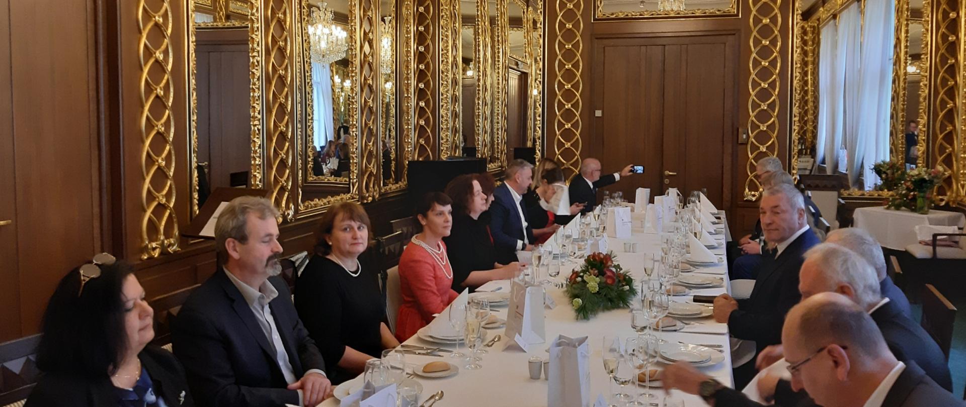 Lunch Snemovna