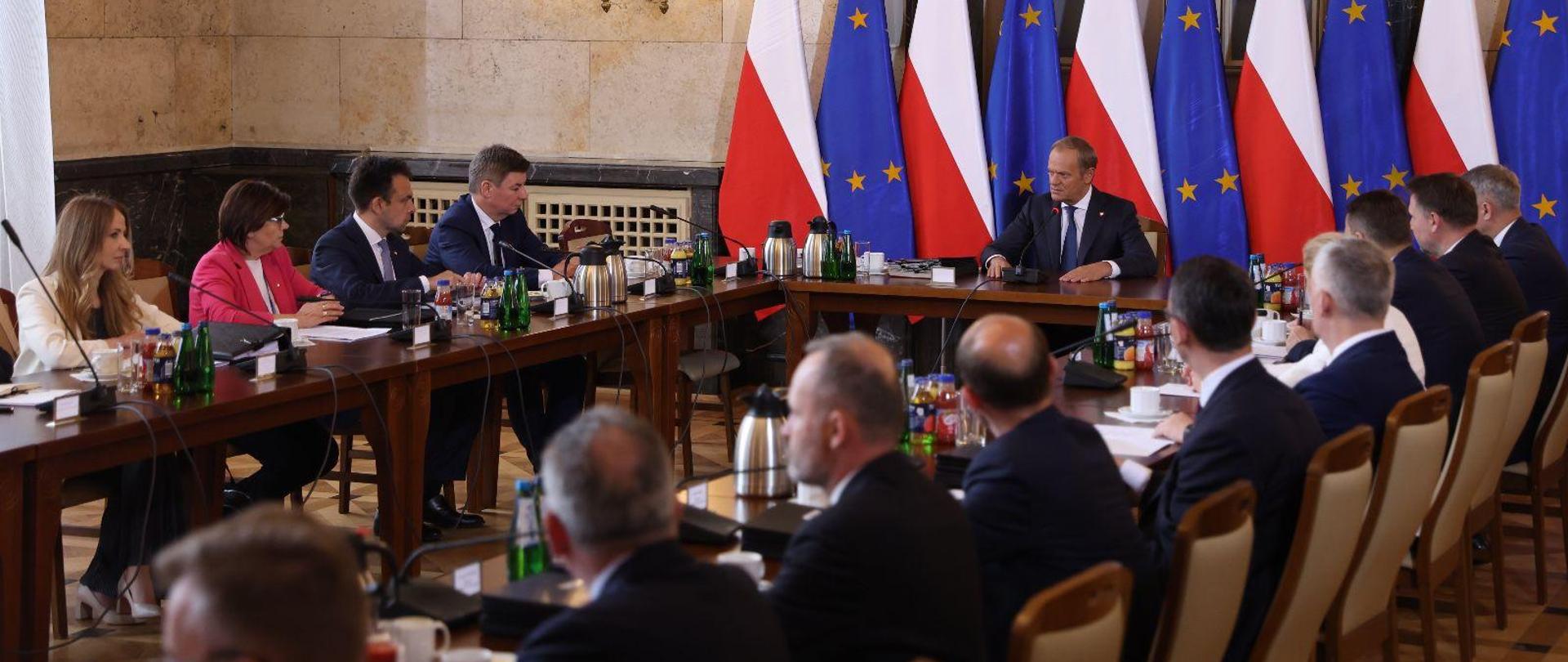 Premier Donald Tusk podczas posiedzenia Rady Ministrów.