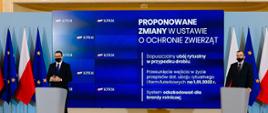 Premier i minister Puda podczas konferencji.