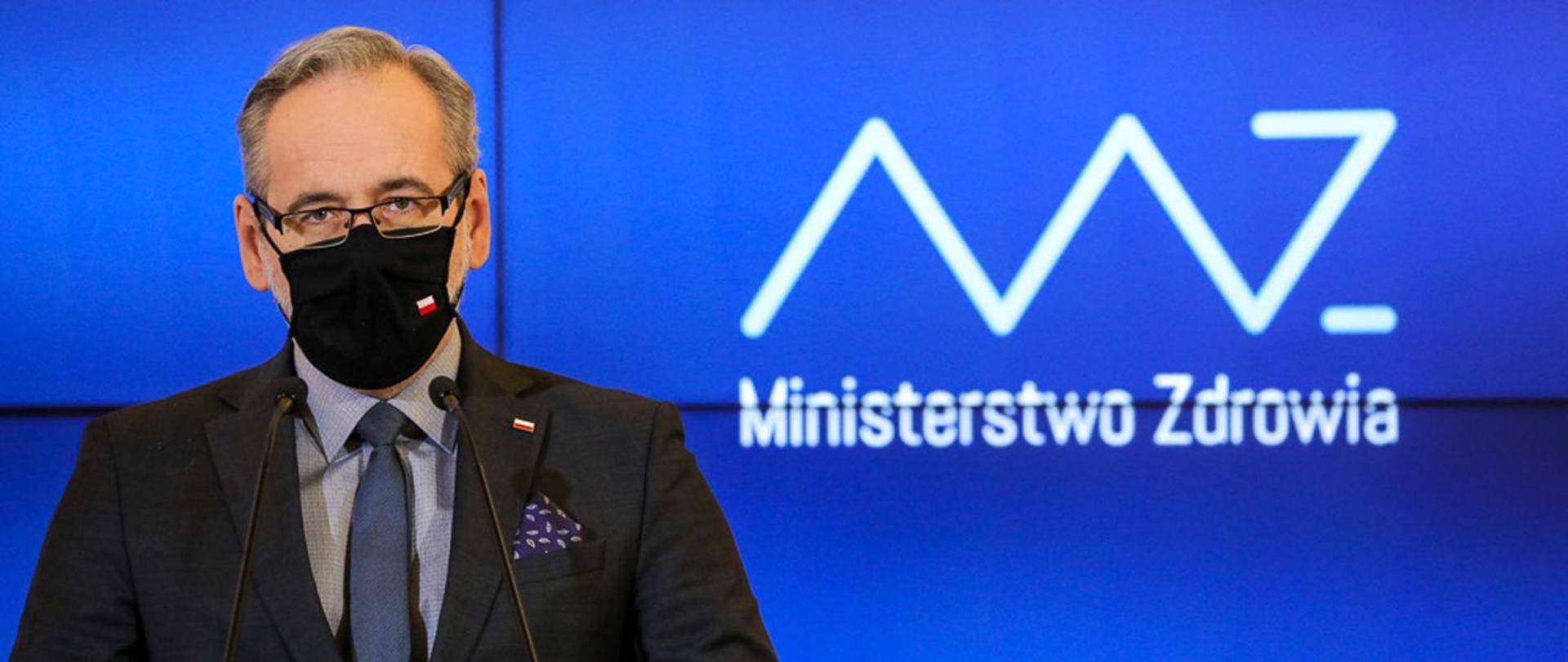 Minister Adam Niedzielski podczas konferencji 