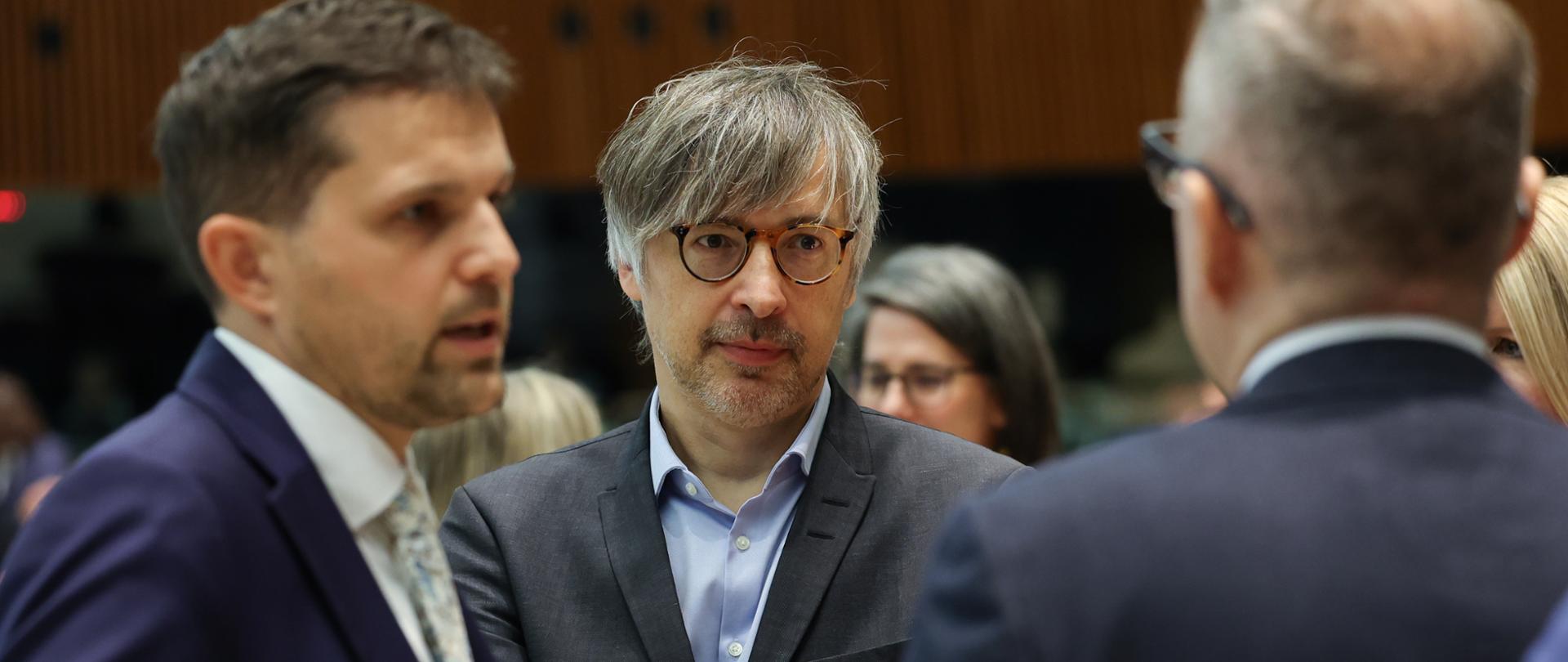 Wiceminister Krzysztof Bolesta podczas posiedzenia Rady ds. Środowiska 