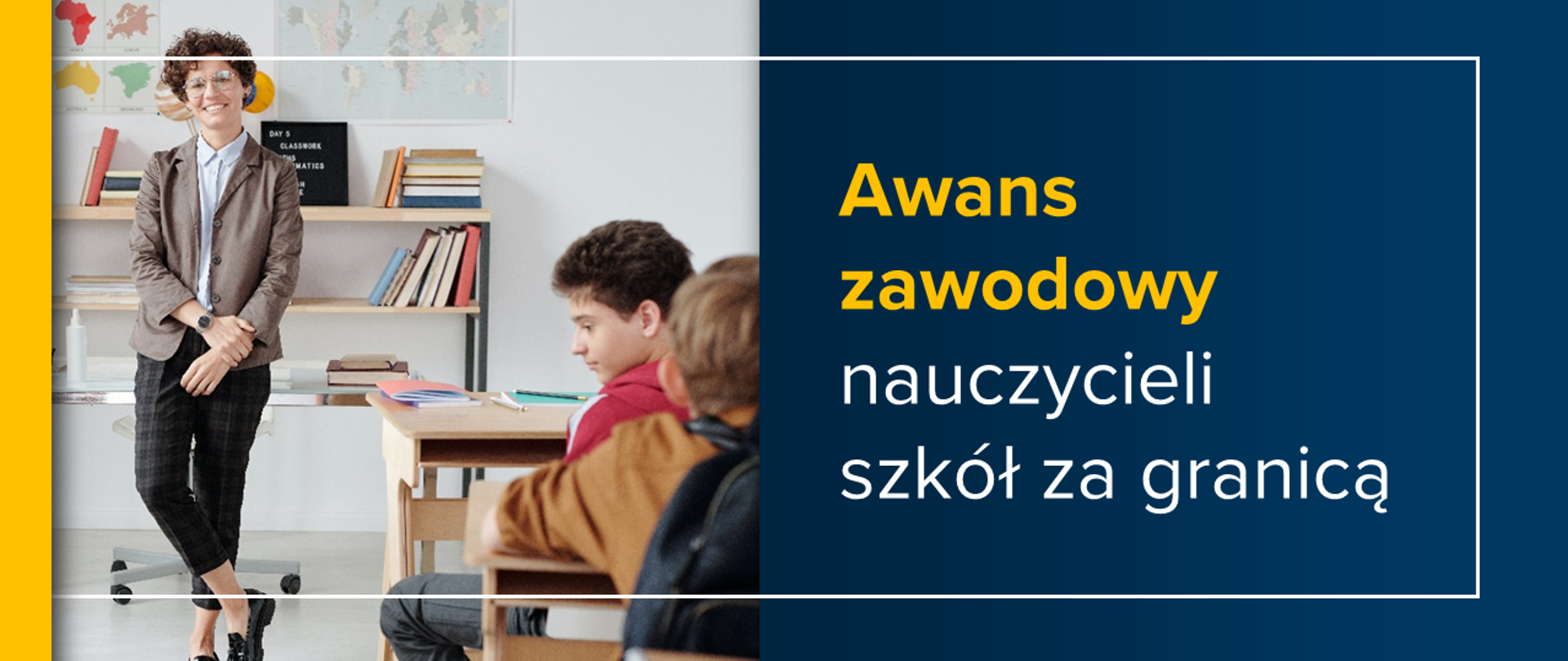 Sala lekcyjna. Po lewej stronie nauczycielka podczas zajęć z uczniami. Nauczycielka jest ubrana w spodnie w kratkę i marynarkę. Ma okulary. Po prawej stronie napis awans zawodowy nauczycieli za granicą na grantowym tle. 